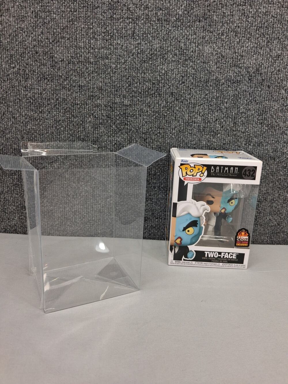 Funko Pop Two Face 432 Batman The Animated Series LA ComicCon Exclusive
